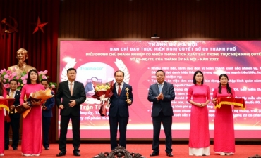  Conference of praising business owners with outstanding achievements in implementing Resolution No. 09-NQ/TU of the Hanoi City Party Committee - 2022