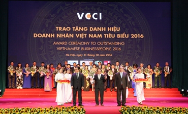Ông Trần Túc Mã -Tổng giám đốc Công ty CP Traphaco vinh dự là 1 trong 100 doanh nhân Việt Nam tiêu biểu 2016